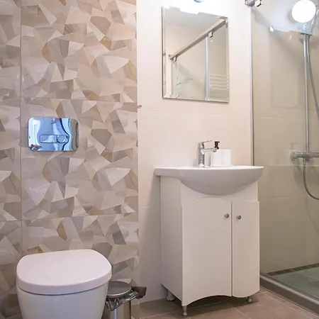 Paris A Sunny 2- Bedroom With Parking 公寓 *