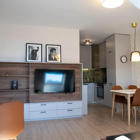 Apartment Paris A Sunny 2- Bedroom With Parking