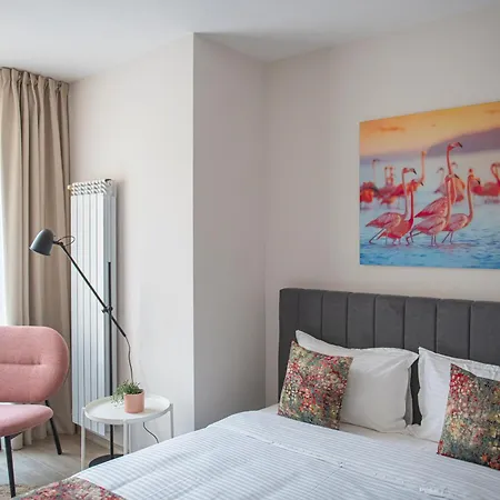 Paris A Sunny 2- Bedroom With Parking Apartment